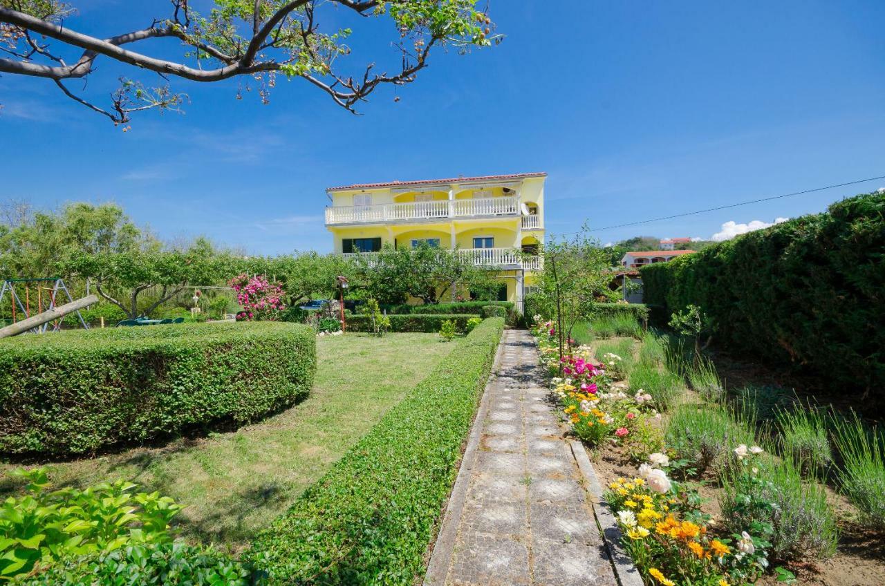 Apartments Boza Lopar Luaran gambar